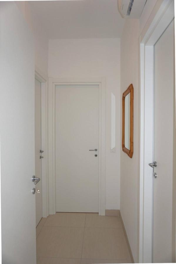 Relax By The Garden - Flat For Up To 6 Guests Apartment Porto Santa Margherita di Caorle Exterior photo